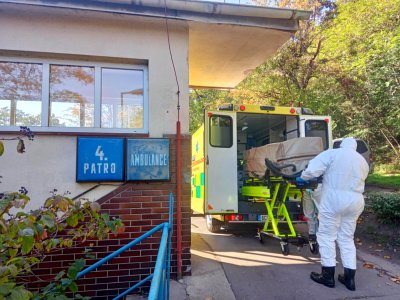 Biohazard tým ZZS JčK - záchrana pacienta s vysoce nakažlivou nemocí